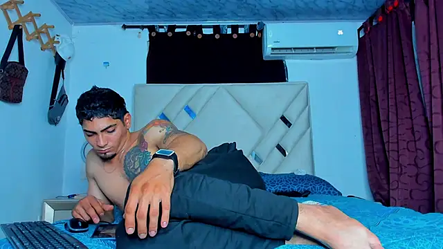 Rich boy01 online show from January 2025 02:43:02 AM