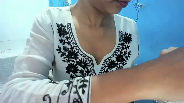 aarjulove online show from December 2025 07:59:02 AM