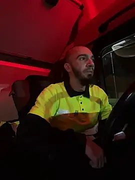 Snapshot of donnuozfutura chatting on January 2025 07:07:02 PM donnuozfutura online show from January 2025 07:07:02 PM