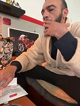 Snapshot of donnuozfutura chatting on February 2025 12:16:01 PM donnuozfutura online show from February 2025 12:16:01 PM