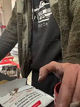 Snapshot of donnuozfutura chatting on March 2025 01:51:01 PM donnuozfutura online show from March 2025 01:51:01 PM