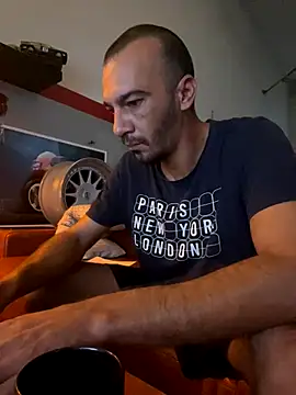 Snapshot of donnuozfutura chatting on October 2025 06:12:01 AM donnuozfutura online show from October 2025 06:12:01 AM