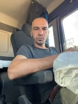 Snapshot of donnuozfutura chatting on November 2025 01:22:01 PM donnuozfutura online show from November 2025 01:22:01 PM