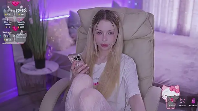 Snapshot of EviStar chatting on September 2025 08:27:01 AM EviStar online show from September 2025 08:27:01 AM