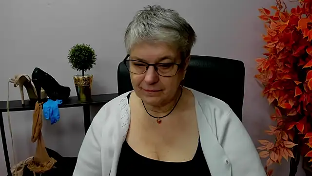 Snapshot of IrisDream chatting on December 2024 07:12:01 AM IrisDream online show from December 2024 07:12:01 AM