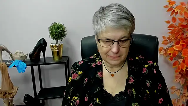 Snapshot of IrisDream chatting on December 2024 07:15:02 AM IrisDream online show from December 2024 07:15:02 AM