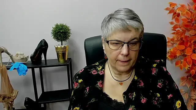 Snapshot of IrisDream chatting on December 2024 11:26:01 AM IrisDream online show from December 2024 11:26:01 AM