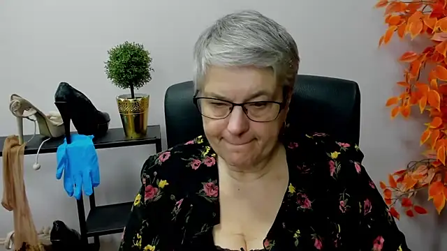 Snapshot of IrisDream chatting on January 2025 10:59:02 AM IrisDream online show from January 2025 10:59:02 AM