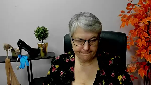 Snapshot of IrisDream chatting on January 2025 10:31:01 AM IrisDream online show from January 2025 10:31:01 AM