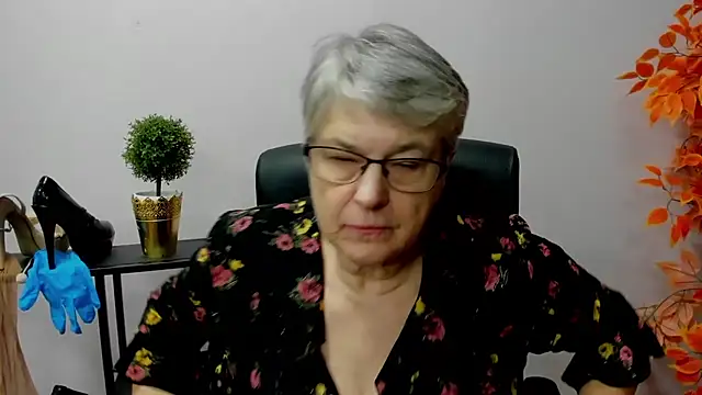 Snapshot of IrisDream chatting on January 2025 01:49:02 PM IrisDream online show from January 2025 01:49:02 PM