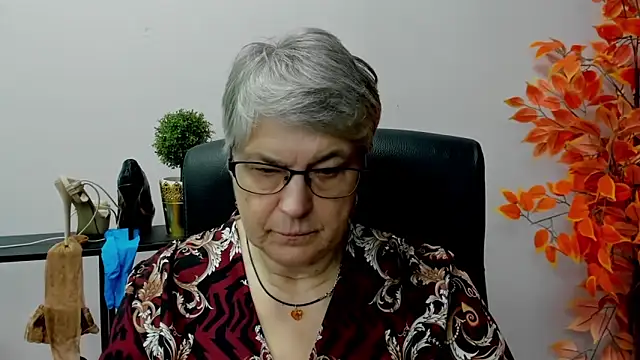 Snapshot of IrisDream chatting on January 2025 11:13:02 AM IrisDream online show from January 2025 11:13:02 AM