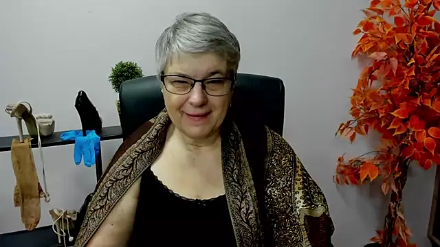 Snapshot of IrisDream chatting on January 2025 07:15:01 AM IrisDream online show from January 2025 07:15:01 AM