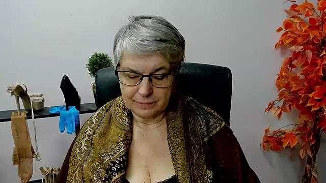 Snapshot of IrisDream chatting on January 2025 11:03:01 AM IrisDream online show from January 2025 11:03:01 AM