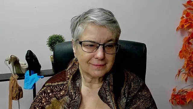 Snapshot of IrisDream chatting on January 2025 07:25:01 AM IrisDream online show from January 2025 07:25:01 AM