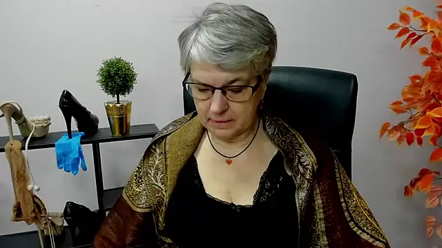 Snapshot of IrisDream chatting on January 2025 07:14:01 AM IrisDream online show from January 2025 07:14:01 AM