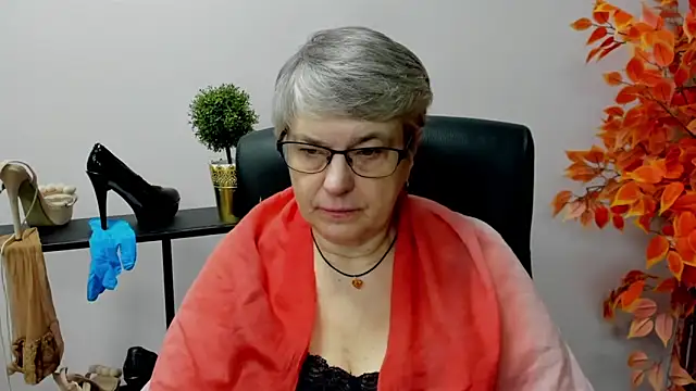 Snapshot of IrisDream chatting on February 2025 07:18:02 AM IrisDream online show from February 2025 07:18:02 AM