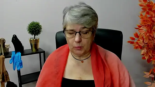 Snapshot of IrisDream chatting on February 2025 07:18:01 AM IrisDream online show from February 2025 07:18:01 AM