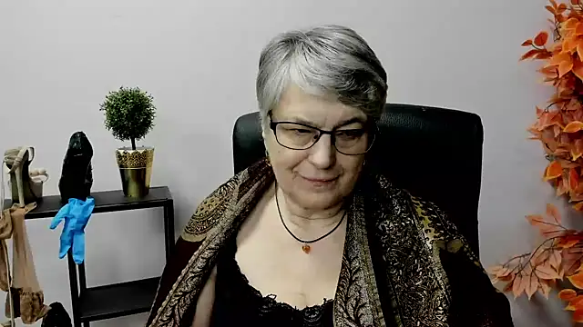 Snapshot of IrisDream chatting on February 2025 01:16:02 PM IrisDream online show from February 2025 01:16:02 PM