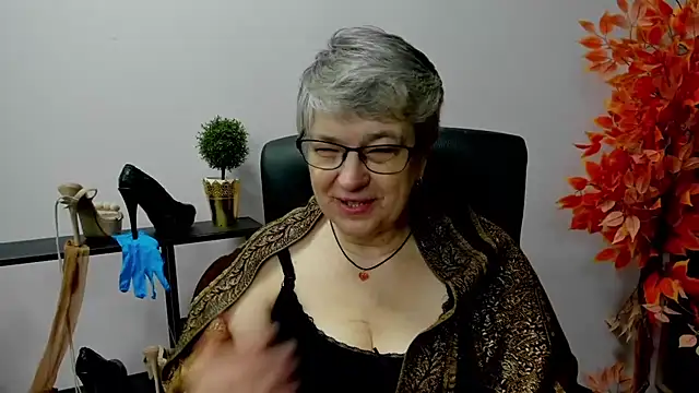 Snapshot of IrisDream chatting on February 2025 07:24:02 AM IrisDream online show from February 2025 07:24:02 AM