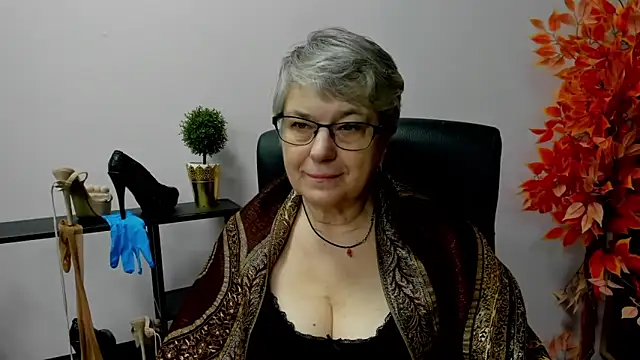 Snapshot of IrisDream chatting on February 2025 10:34:01 AM IrisDream online show from February 2025 10:34:01 AM