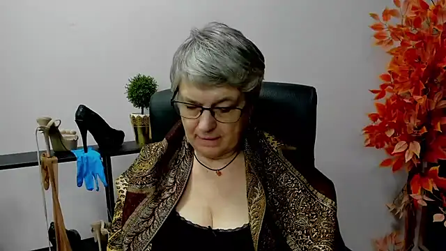 Snapshot of IrisDream chatting on February 2025 01:37:01 PM IrisDream online show from February 2025 01:37:01 PM