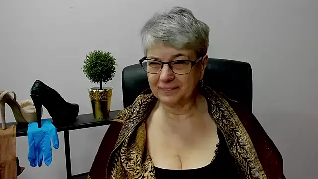 Snapshot of IrisDream chatting on February 2025 07:15:01 AM IrisDream online show from February 2025 07:15:01 AM