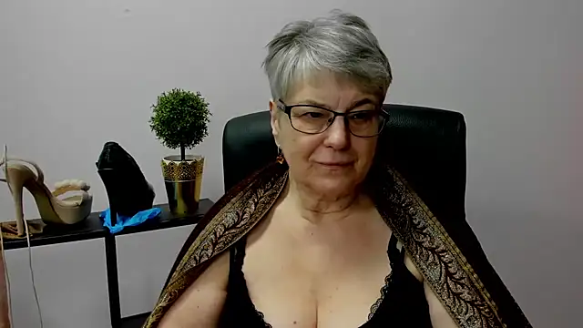 Snapshot of IrisDream chatting on February 2025 01:53:02 PM IrisDream online show from February 2025 01:53:02 PM