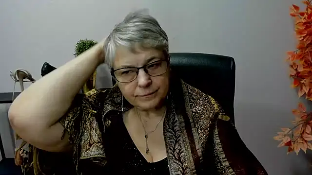 Snapshot of IrisDream chatting on February 2025 01:22:01 PM IrisDream online show from February 2025 01:22:01 PM