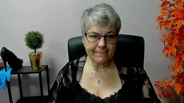 Snapshot of IrisDream chatting on March 2025 07:21:02 AM IrisDream online show from March 2025 07:21:02 AM