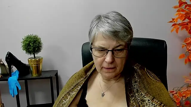 Snapshot of IrisDream chatting on March 2025 01:19:02 PM IrisDream online show from March 2025 01:19:02 PM