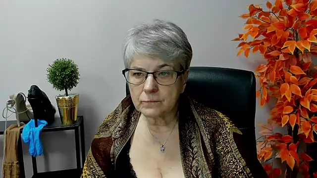 Snapshot of IrisDream chatting on March 2025 02:01:02 PM IrisDream online show from March 2025 02:01:02 PM