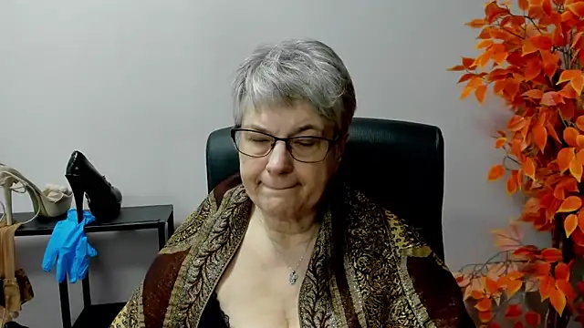 Snapshot of IrisDream chatting on March 2025 01:24:01 PM IrisDream online show from March 2025 01:24:01 PM