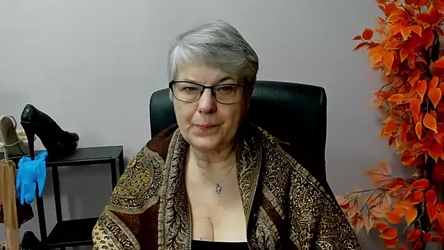 Snapshot of IrisDream chatting on March 2025 01:51:01 PM IrisDream online show from March 2025 01:51:01 PM