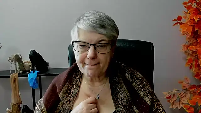 Snapshot of IrisDream chatting on March 2025 11:05:01 AM IrisDream online show from March 2025 11:05:01 AM