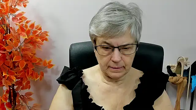 Snapshot of IrisDream chatting on September 2025 06:15:02 AM IrisDream online show from September 2025 06:15:02 AM