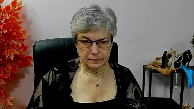 Snapshot of IrisDream chatting on November 2025 07:13:02 AM IrisDream online show from November 2025 07:13:02 AM