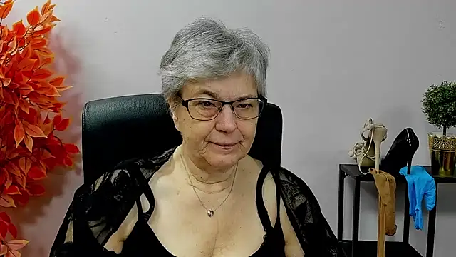 Snapshot of IrisDream chatting on November 2025 07:19:01 AM IrisDream online show from November 2025 07:19:01 AM