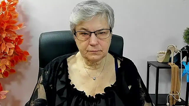 Snapshot of IrisDream chatting on November 2025 07:21:02 AM IrisDream online show from November 2025 07:21:02 AM