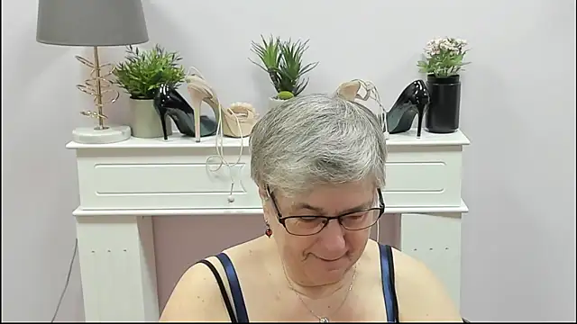 Snapshot of IrisDream chatting on January 2026 07:11:02 AM IrisDream online show from January 2026 07:11:02 AM