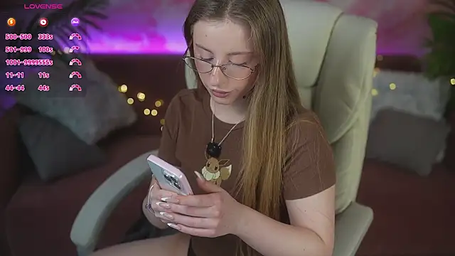 SilverrMoon online show from April 2026 06:47:01 AM