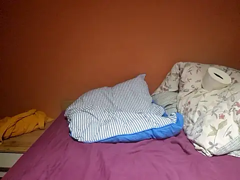 Josephine LIVE online show from October 2025 07:25:01 PM