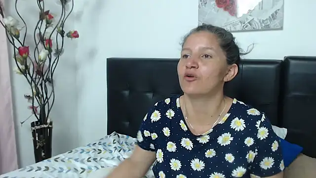 Angelinna Milf online show from January 2025 03:04:02 AM