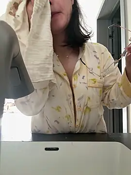 Krismil3 online show from April 2026 12:19:02 AM