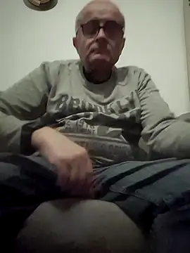 Snapshot of Bretoncool chatting on February 2026 04:40:02 AM Bretoncool online show from February 2026 04:40:02 AM