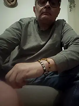 Snapshot of Bretoncool chatting on February 2026 04:42:01 AM Bretoncool online show from February 2026 04:42:01 AM