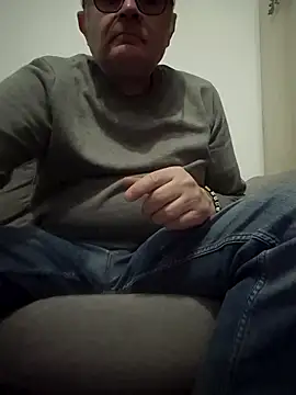 Snapshot of Bretoncool chatting on February 2026 04:02:01 AM Bretoncool online show from February 2026 04:02:01 AM