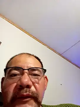 CluelessIcing2 online show from November 2025 06:25:02 AM