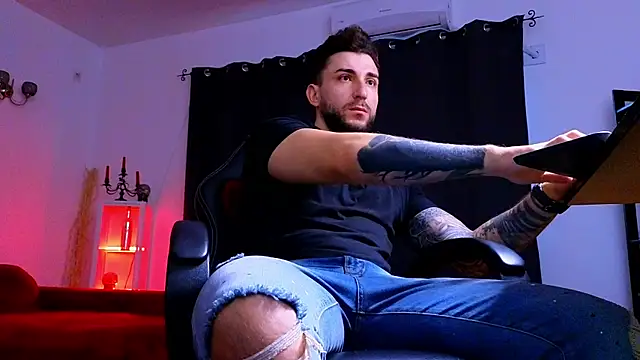 MightyAaron66 online show from October 2025 05:07:01 AM