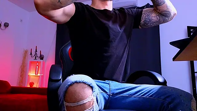 MightyAaron66 online show from November 2025 03:01:02 AM