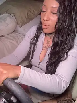 CrownedNyaries online show from December 2024 02:21:02 AM